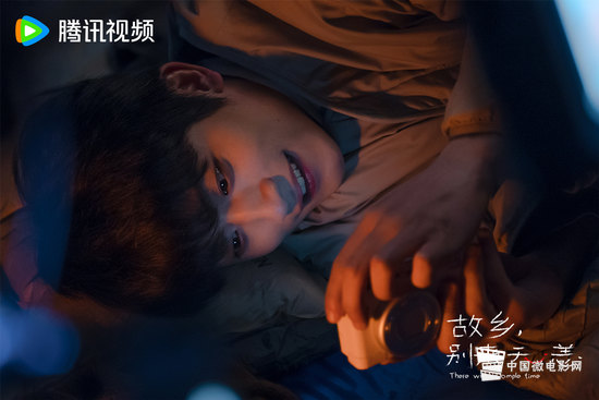 7、吴幸键饰齐璞欣赏露营美照